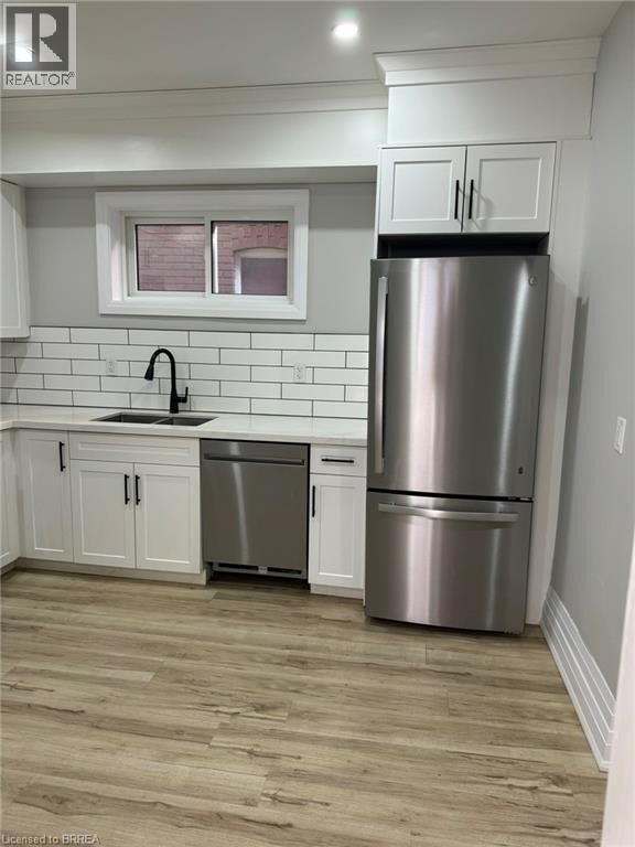 Property Photo:  266 Dalhousie Street  ON N3S 3V2 