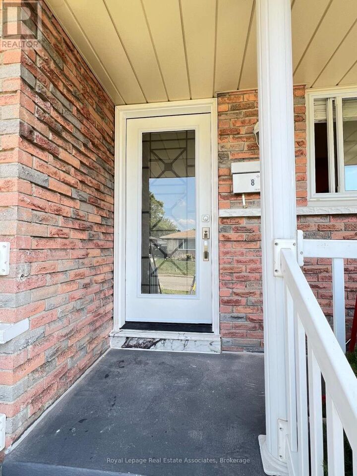 Property Photo:  86 Overlea Crescent Main  ON N2M 5A9 