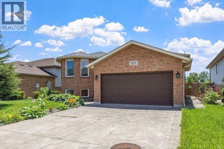 Property Photo:  707 Sarah Court Upper  ON N9G 2Y7 