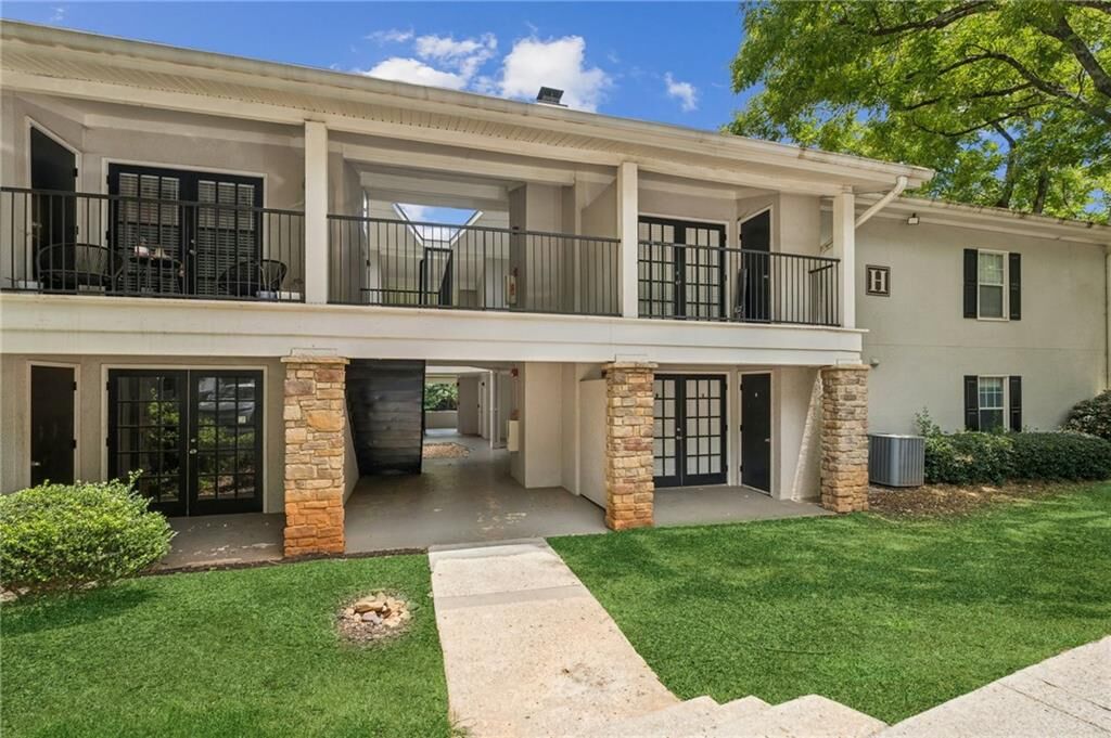 Property Photo: 1150 Collier Road NW 16H GA 30318