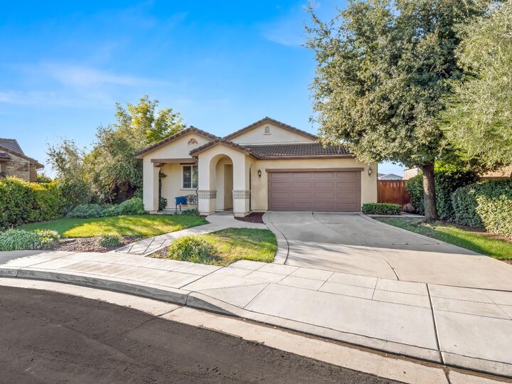 Property Photo:  5761 W Willis Avenue  CA 93722 