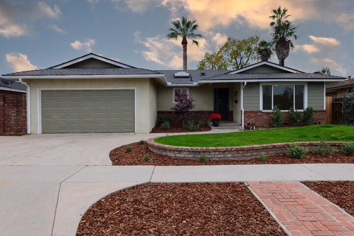 Property Photo:  2571 E Paul Avenue  CA 93710 