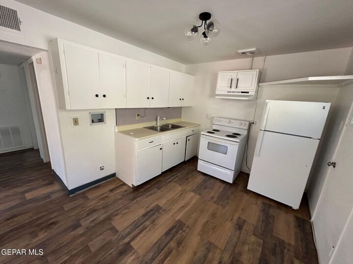 Property Photo: 1224 Kentucky Street 6 TX 79930