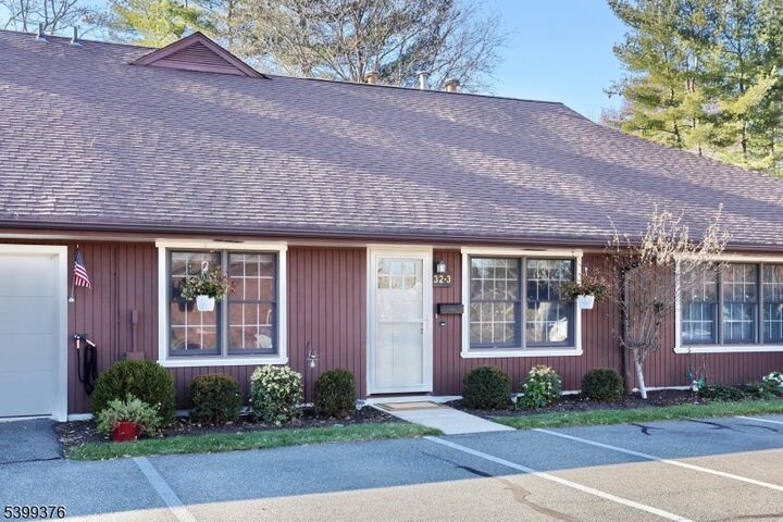 32 Tamaron Dr  Waldwick Boro NJ 07463 photo