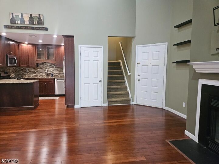 Property Photo: 272 Redwood Ct 10 NJ 07446