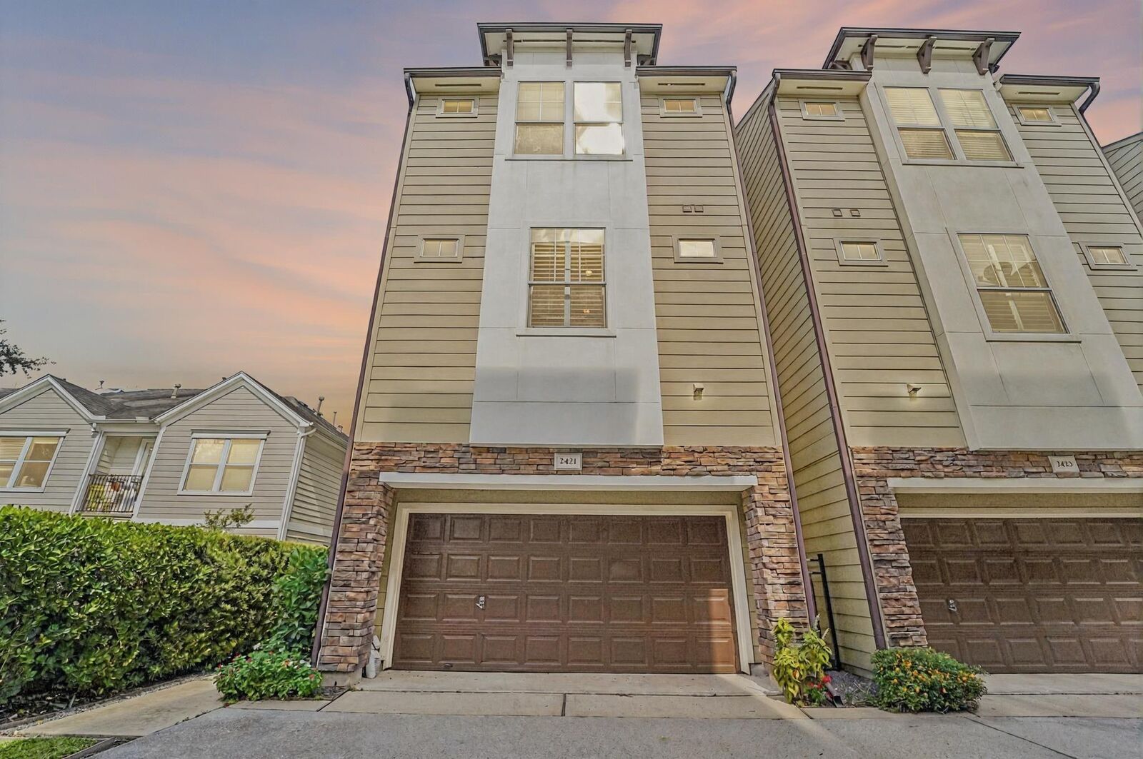 Property Photo: 2421 Beall Street TX 77008