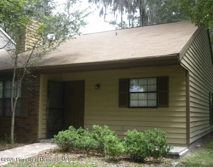Property Photo:  971 Village Drive  FL 34601 