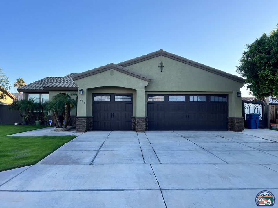 Property Photo: 1220 Mc Millin St CA 92231