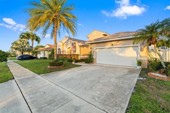 Property Photo: 343 SW 187th Terrace FL 33029