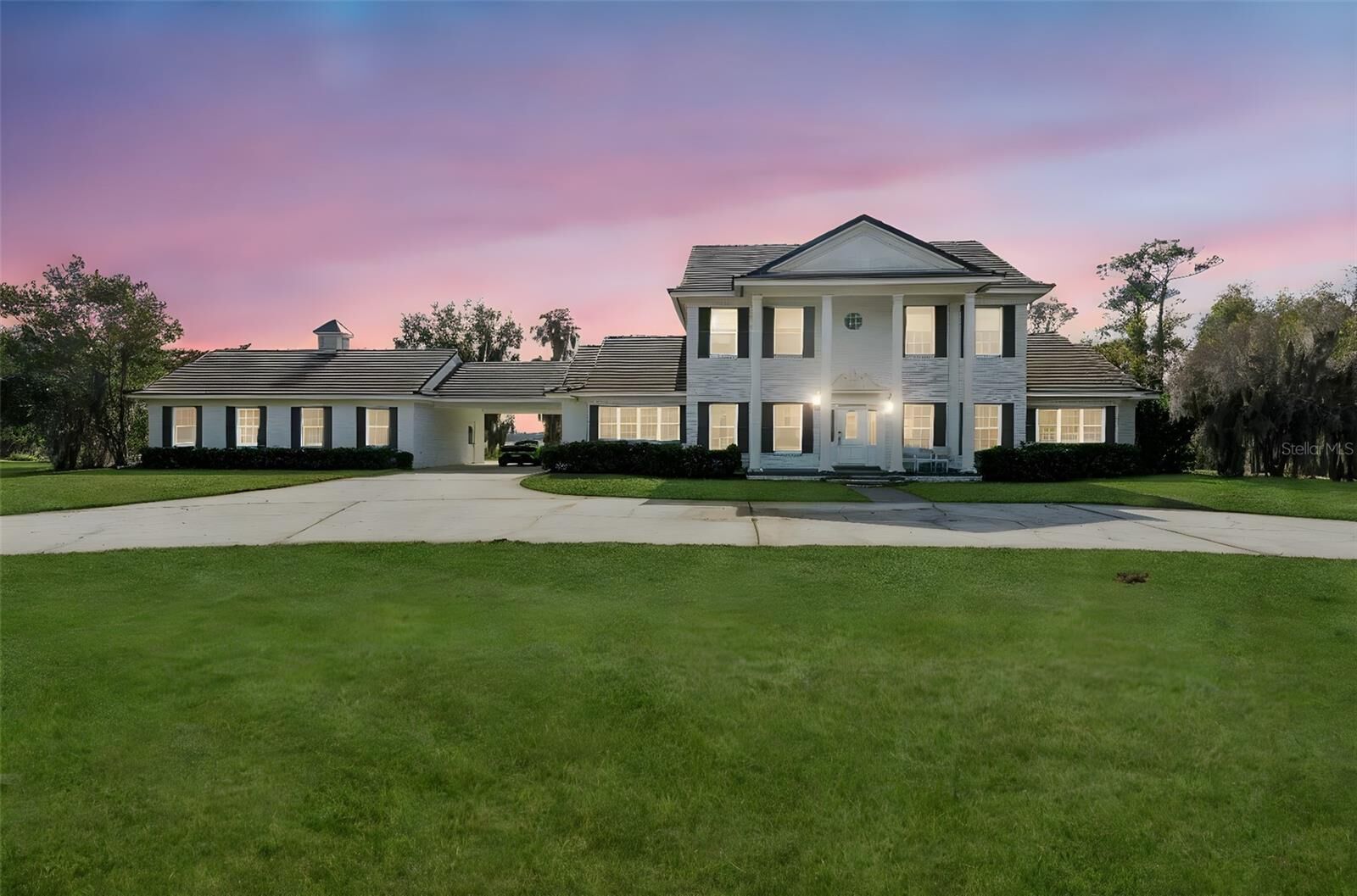 Property Photo: 5150 Gentry Oaks Place FL 34772