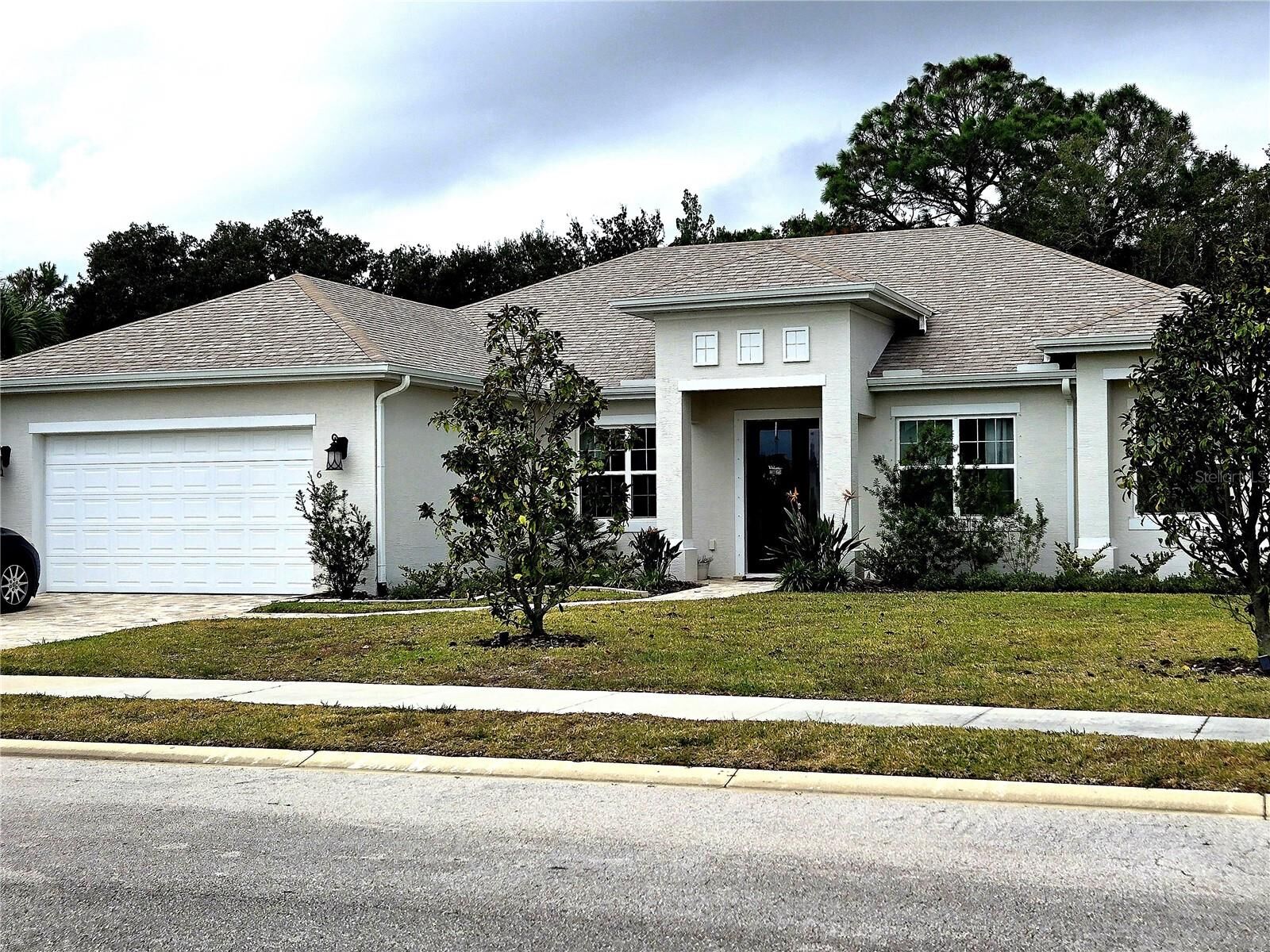 Property Photo: 6 Parkview Circle FL 32137