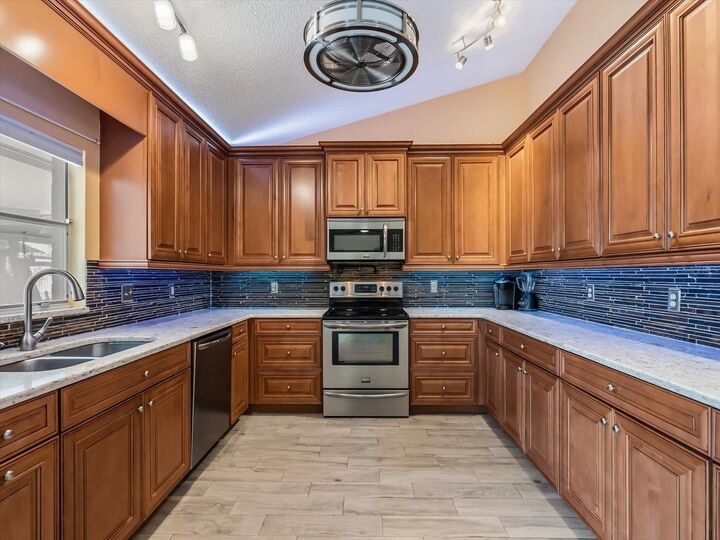 Property Photo:  2034 Ambergris Drive  FL 32822 