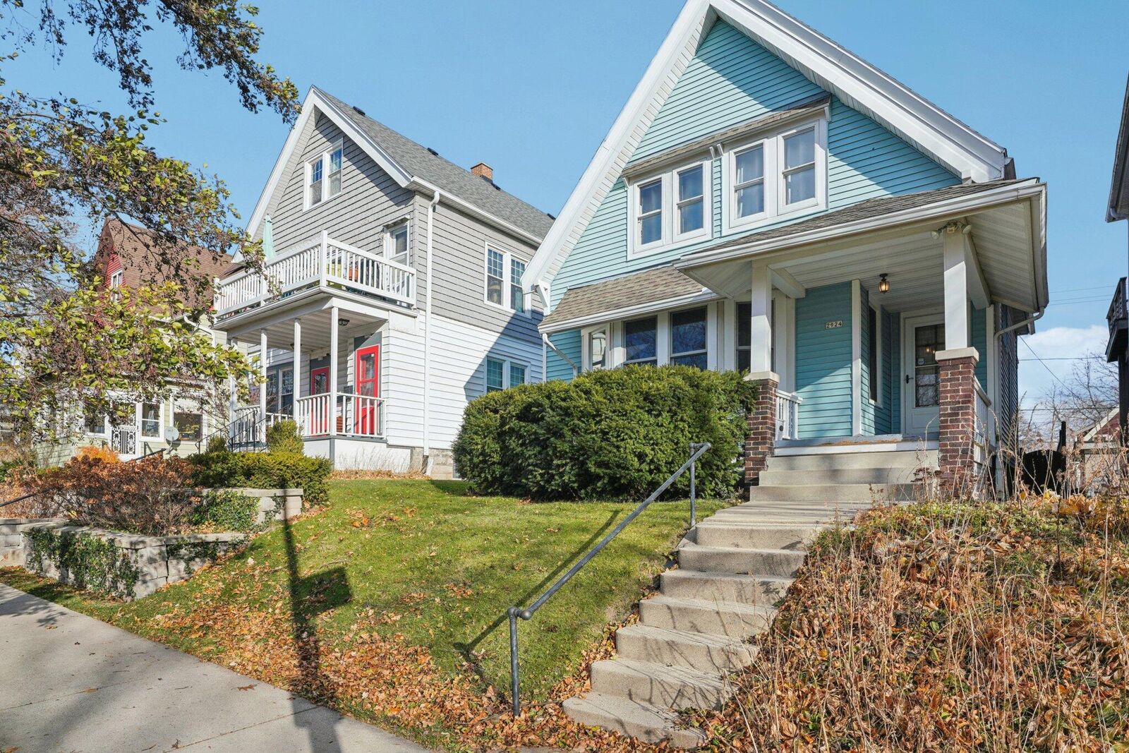 Property Photo: 2924 N Cambridge Ave WI 53211