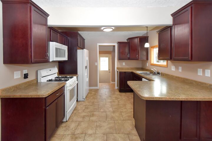 Property Photo:  909 2nd Ave NW  ND 58703 