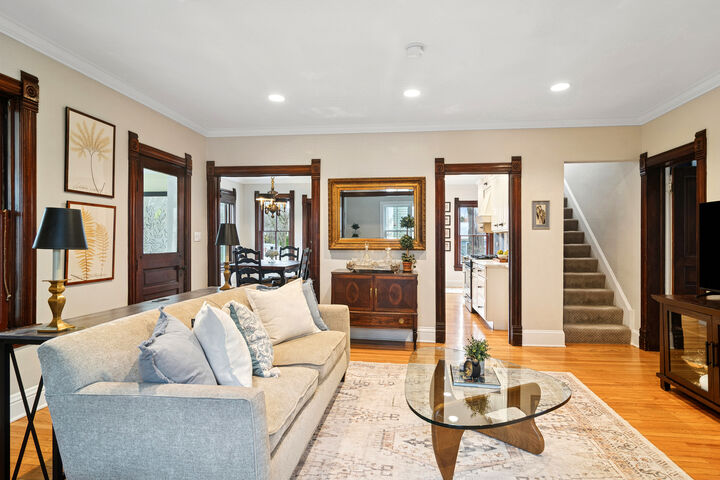 Property Photo: 202 E Hillside Avenue IL 60010