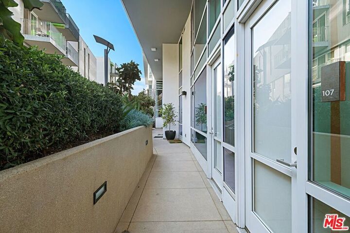 Property Photo:  1705 Ocean Ave  CA 90401 