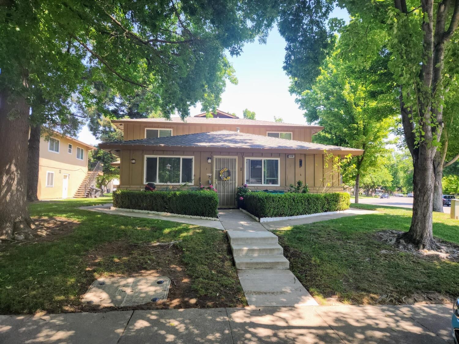 Property Photo:  5100 Connecticut Drive #4  CA 95841 