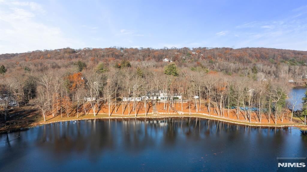 Property Photo:  940 Loch Road  NJ 07417 