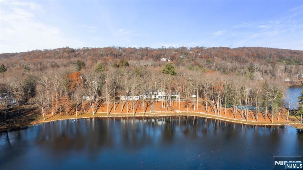 Property Photo:  940 Loch Road  NJ 07417 