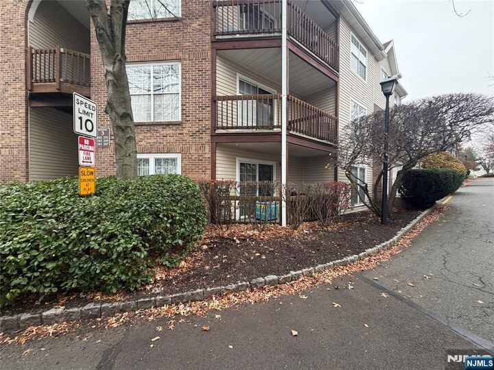 Property Photo:  247 Village Circle Drive  NJ 07024 