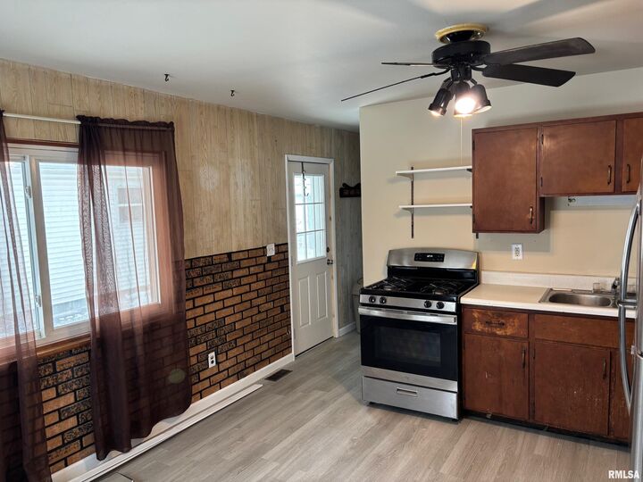 Property Photo:  210 Reservoir Road  IL 61554 