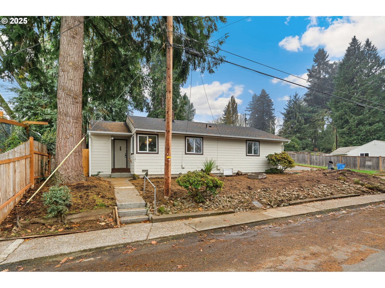 Property Photo:  4105 E 15th St  WA 98661 