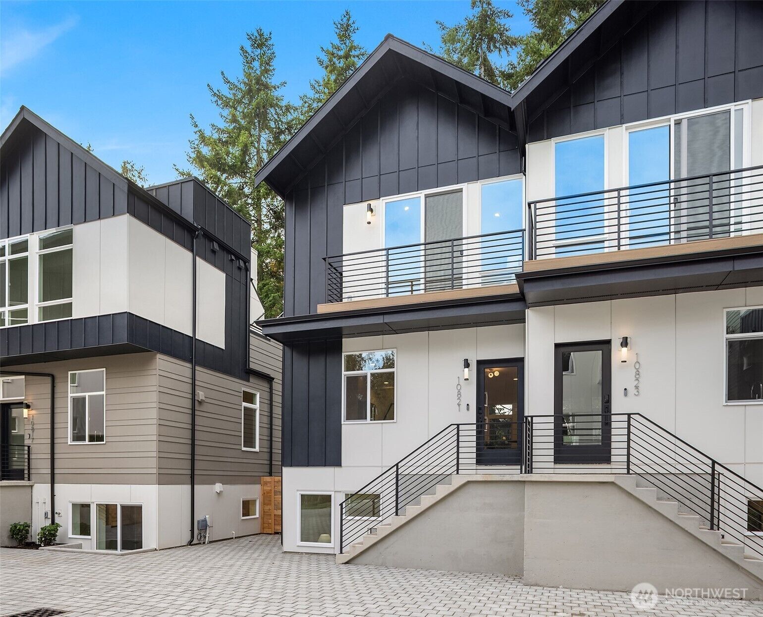 Property Photo: 10817 11th Avenue NE B WA 98125