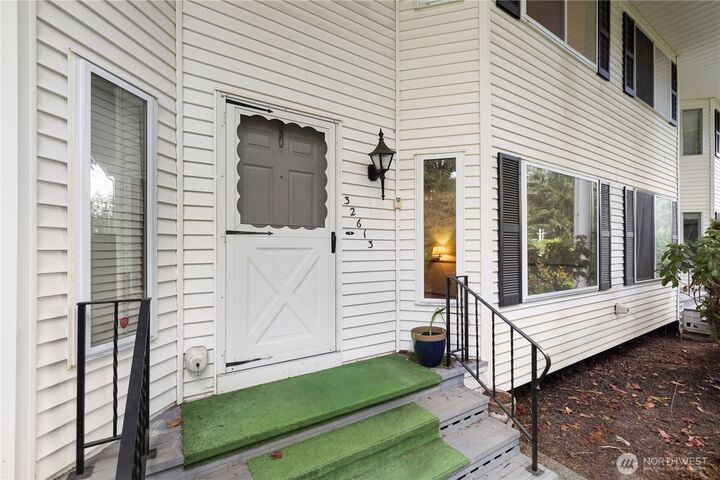 Property Photo: 32613 2nd Place S 213 WA 98003