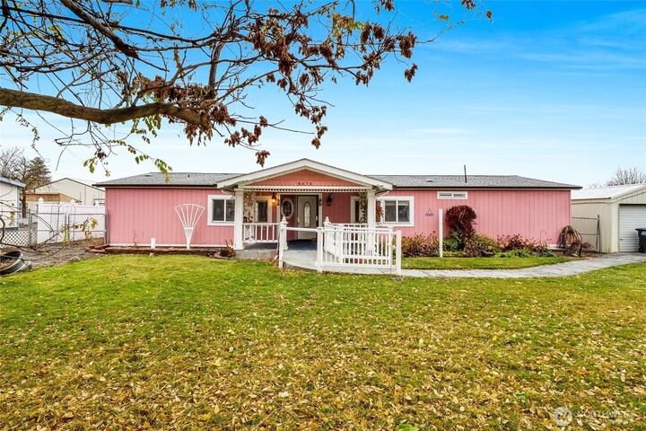 Property Photo:  8674  Vince Road NE  WA 98837 