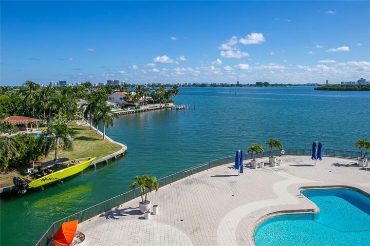 Property Photo:  1800 NE 114th St 603  FL 33181 