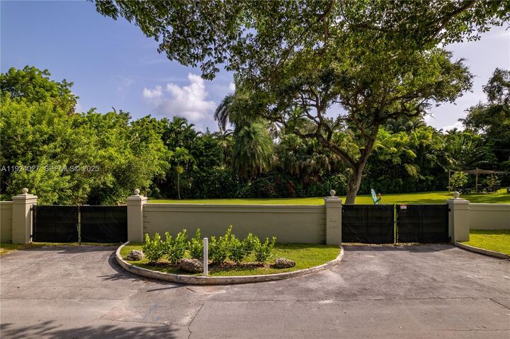 Property Photo:  3400 S Moorings Way  FL 33133 