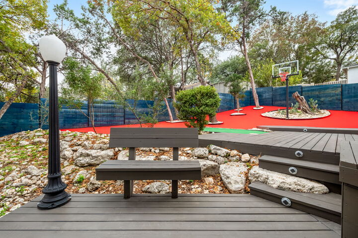 Property Photo:  304 Palos Verdes Drive  TX 78734 