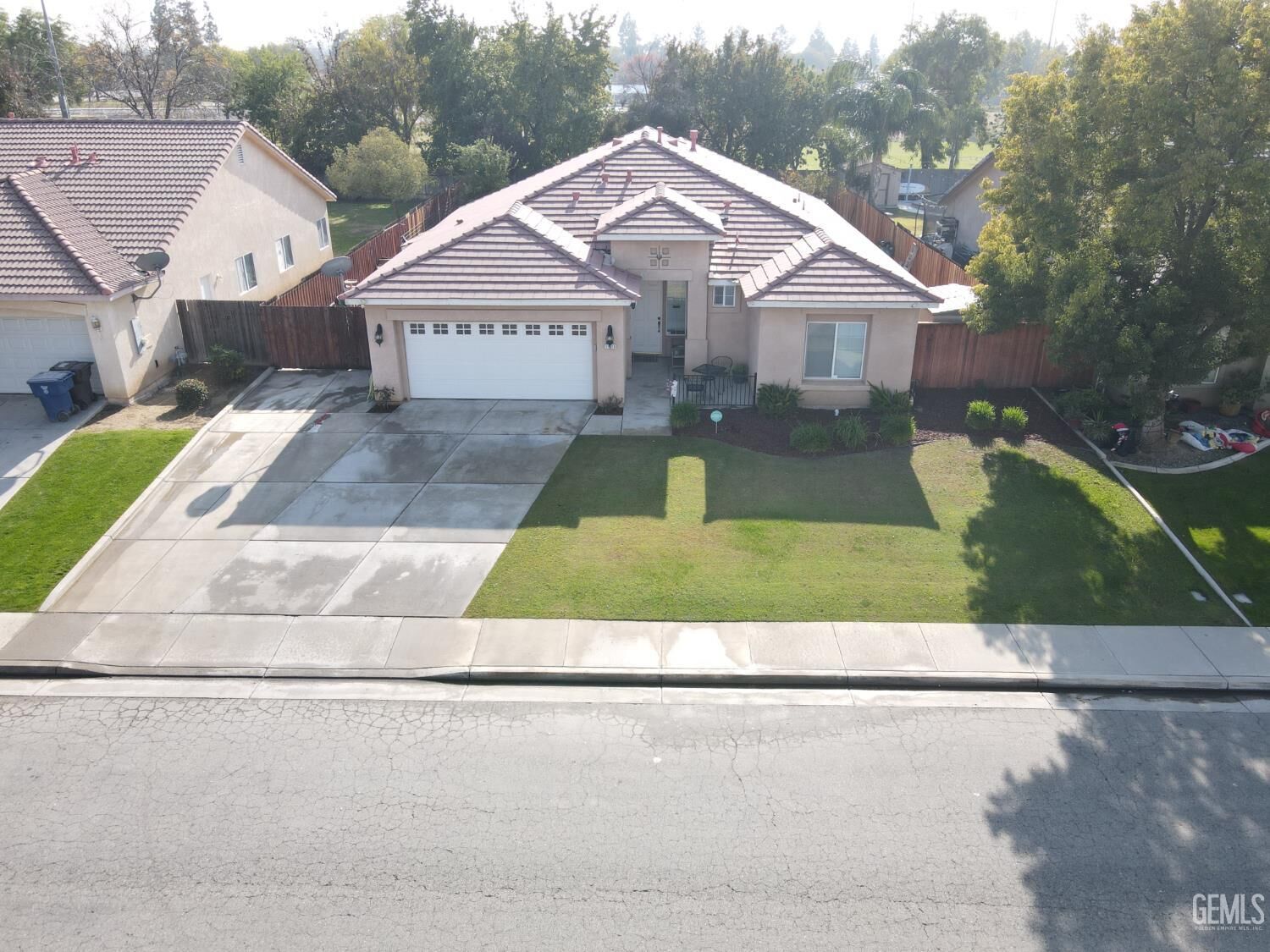 Property Photo:  11415 Equinox Avenue  CA 93312 