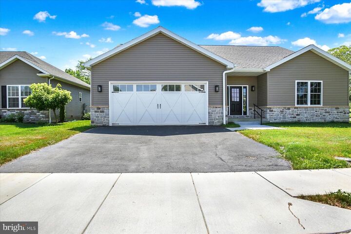 51 Franklin Dr Franklin Drive  Mechanicsburg PA 17055 photo