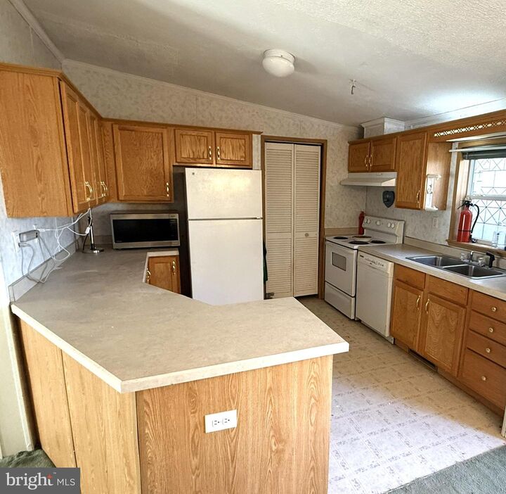 Property Photo:  44 Sarasota Circle  PA 17015 