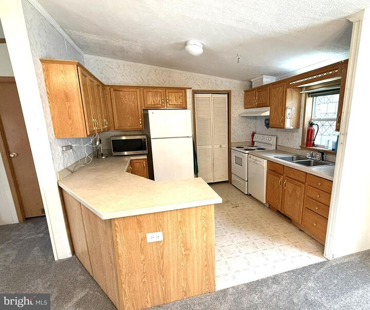 Property Photo:  44 Sarasota Circle  PA 17015 