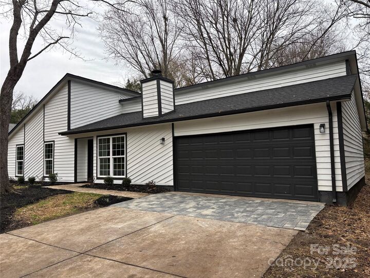 Property Photo: 7401 Sheffingdell Drive NC 28226