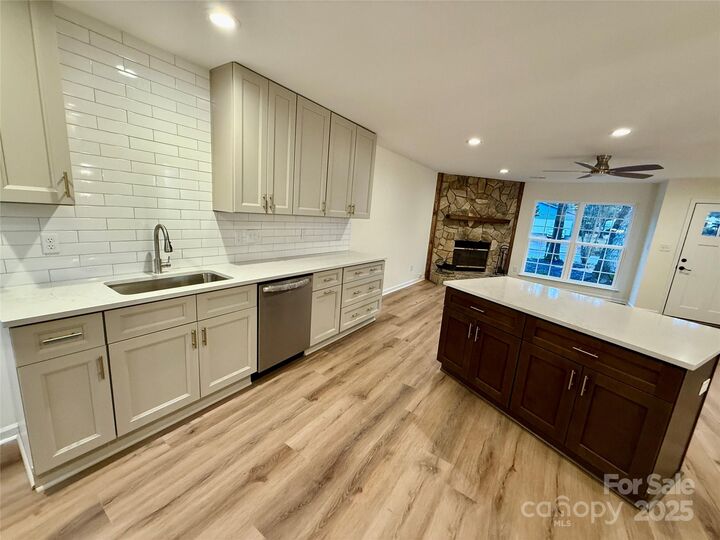 Property Photo: 7401 Sheffingdell Drive NC 28226