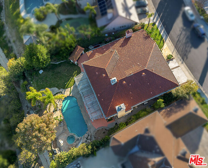 Property Photo:  6024 Woodland View Dr  CA 91367 