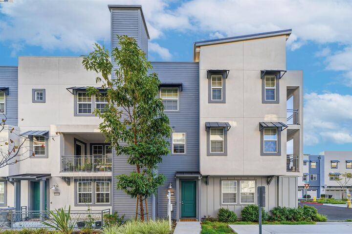 Property Photo:  9412 Ocean Park Way  CA 94560 