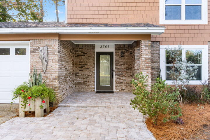 Property Photo: 2709 Sunrunner Lane FL 32563