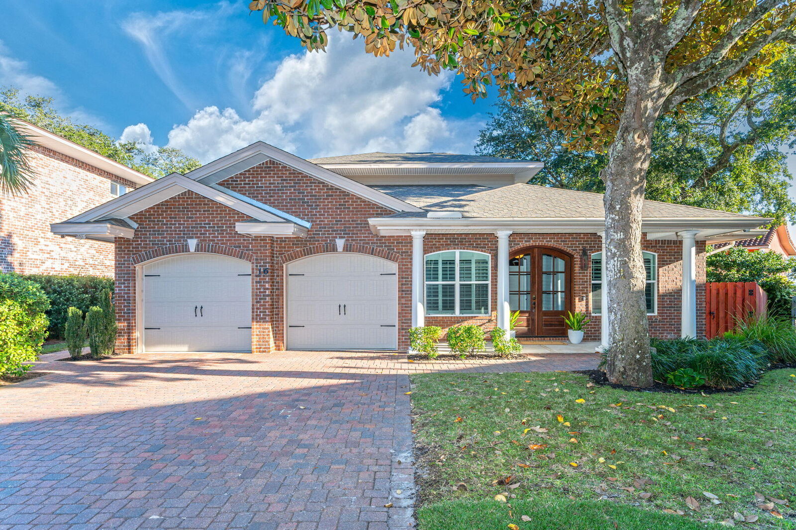 Property Photo:  16 Plantation Oaks Drive  FL 32569 