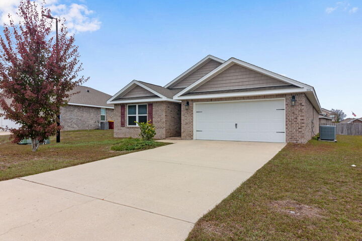 Property Photo: 806 Moorhen Way FL 32539