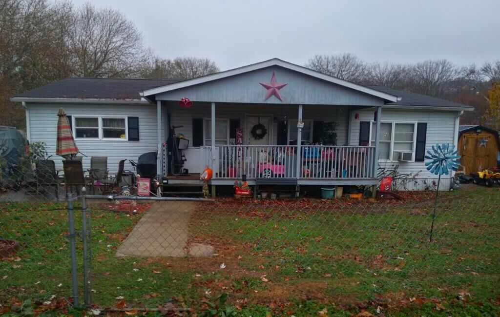 Property Photo:  11 Oak Street  KY 41230 