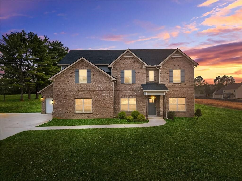 Property Photo: 689 S Jeff Davis Drive GA 30215