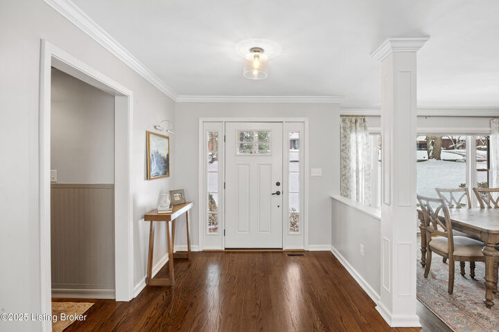 Property Photo: 209 Daleview Ln KY 40207