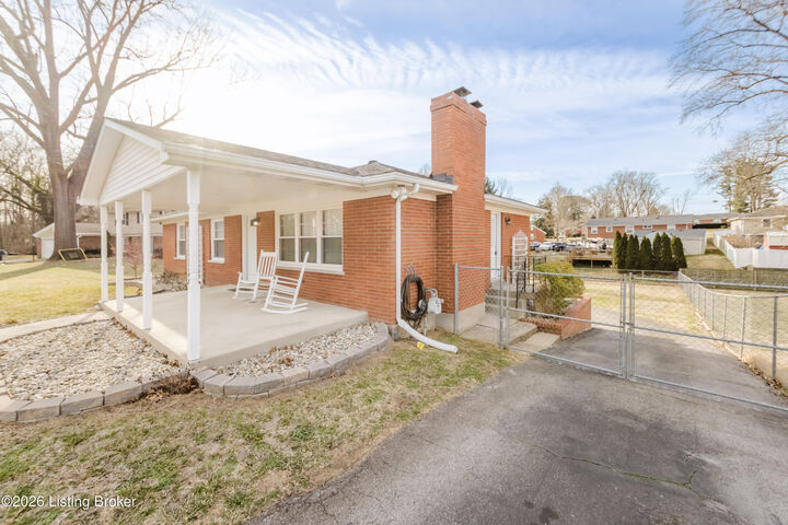 Property Photo:  10240 Dodge Ln  KY 40272 