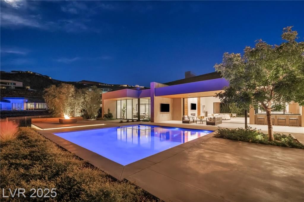 Property Photo: 6 Rock Mount Court NV 89012