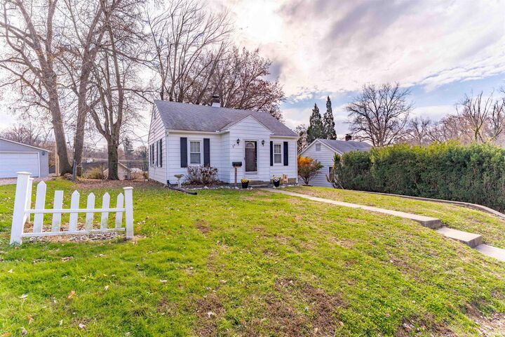 Property Photo:  1707 Russell Avenue  IN 47720 