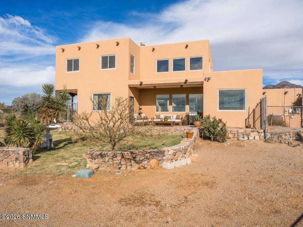 Property Photo:  5012 Heno Mine Rd Road  NM 88011 